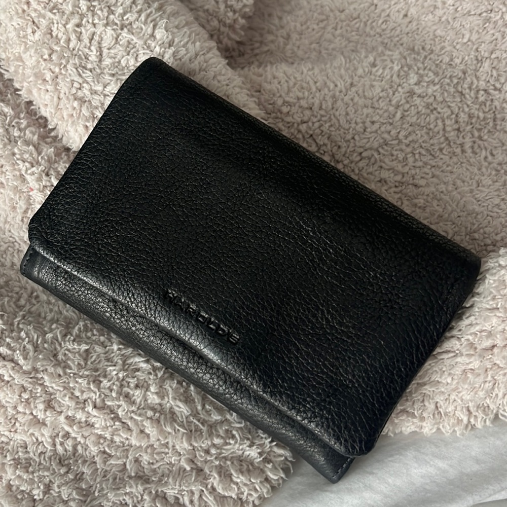 Harold’s black soft leather wallet